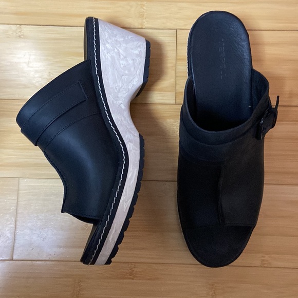 Merrell Slides - Picture 2 of 6